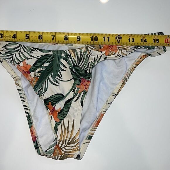NWOT VYB Colorful Tropical Print Bikini Swim Set
Large - Picture 3 of 11